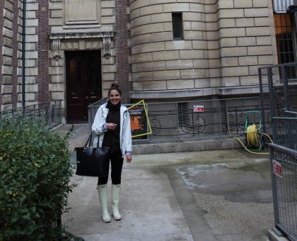 Caitlin Koford poses in front of the Bibliothèque Nationale de France.